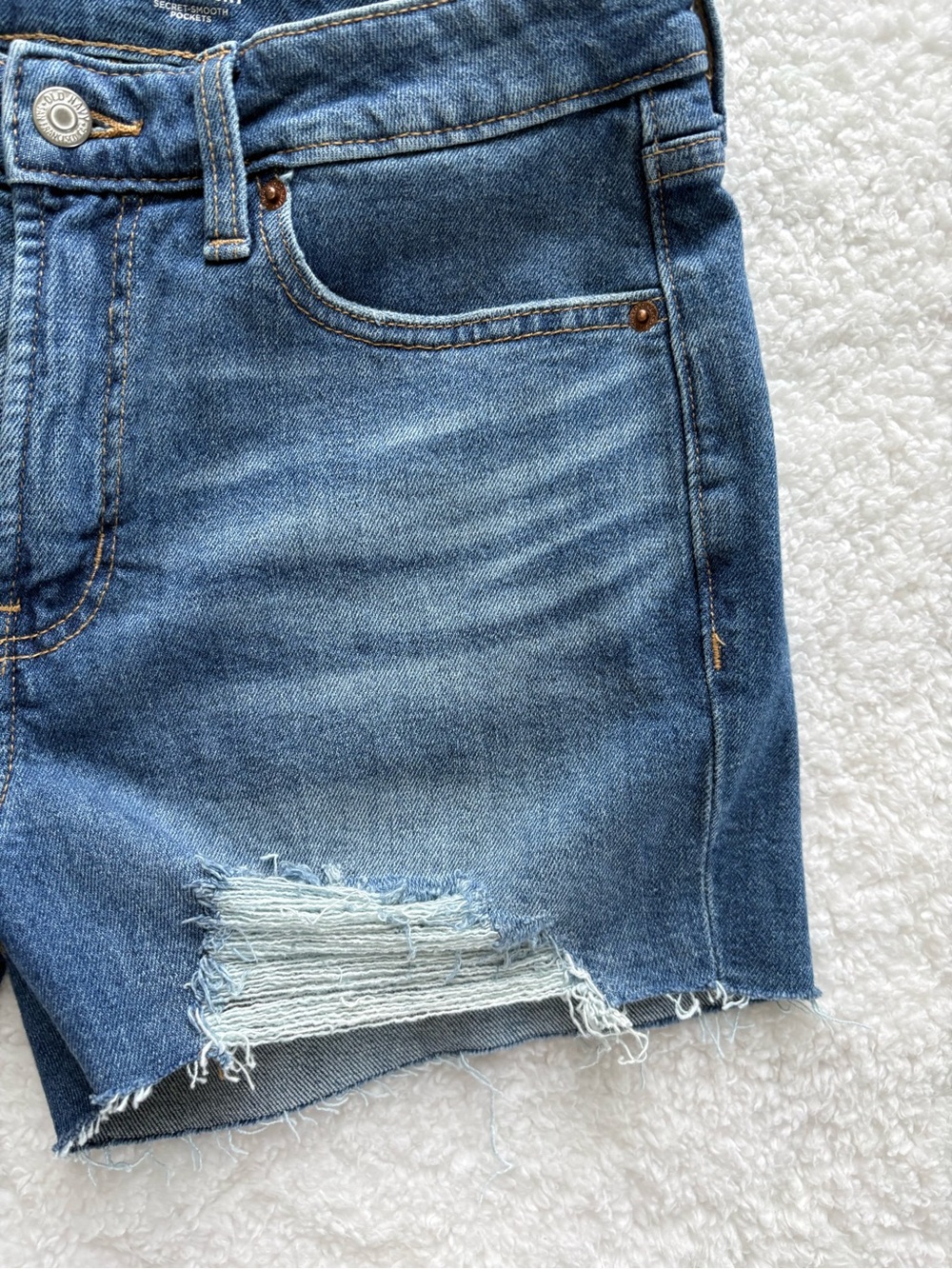 Old Navy High-Rise O.G. Straight Distressed Denim Shorts - Size 6 - Picture 5 of 14